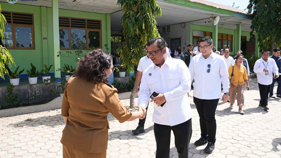 BGN Kepulauan Riau Bersama BPOM dan PCO RI Tinjau Pelaksanaan MBG di Kupang