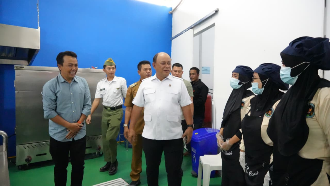 Dorong Ekonomi Rakyat melalui MBG, Kepala BGN Kepulauan Riau Pantau SPPG di Bandung